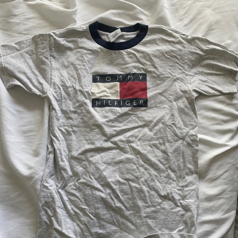 TOMMY HILFIGER T SHIRT